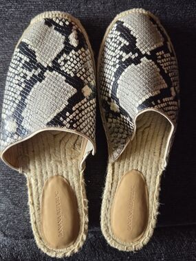 Banana Republic Snake-Print Espadrille Slip-On Mule in Black and Cream. NEW